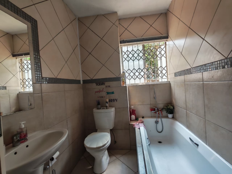 2 Bedroom Property for Sale in Rustenburg Central North West